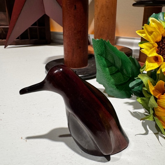Vintage Hand carved Ironwood Penguin. - Picture 4 of 5